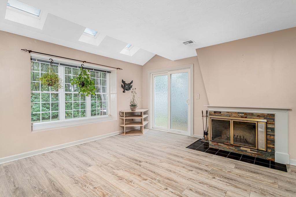 706 Ridgefield Circle, Unit C Clinton, MA 01510 - Photo 5 of 26 Gallery Image 5