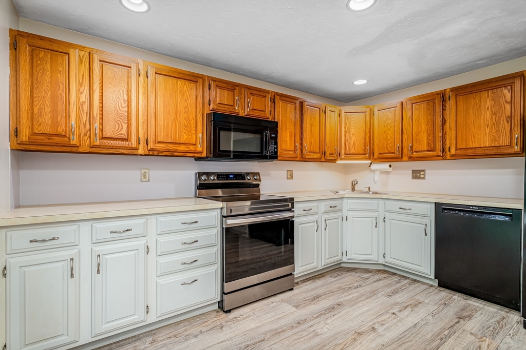 706 Ridgefield Circle, Unit C Clinton, MA 01510 - Photo 6 of 26 Gallery Image 6