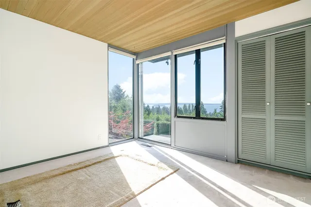 $5,500 | 2343 Northwest 94th Street, Seattle, WA 98117