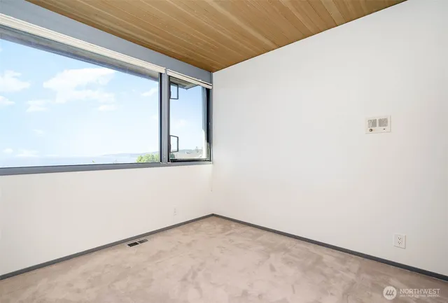 $5,500 | 2343 Northwest 94th Street, Seattle, WA 98117