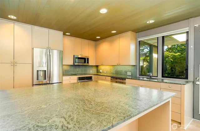 $5,500 | 2343 Northwest 94th Street, Seattle, WA 98117