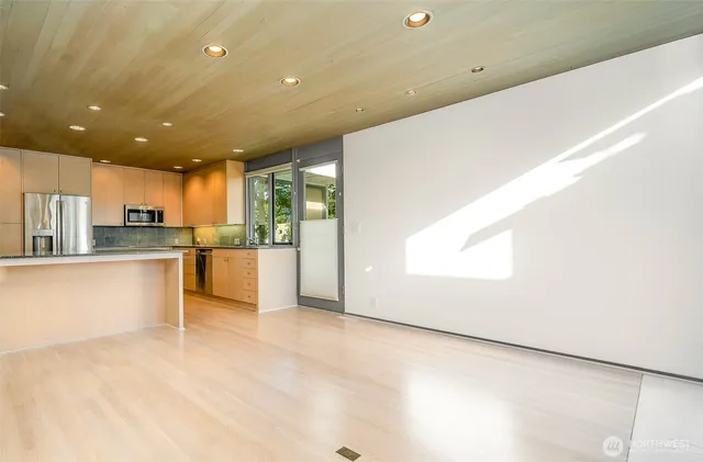 $5,500 | 2343 Northwest 94th Street, Seattle, WA 98117