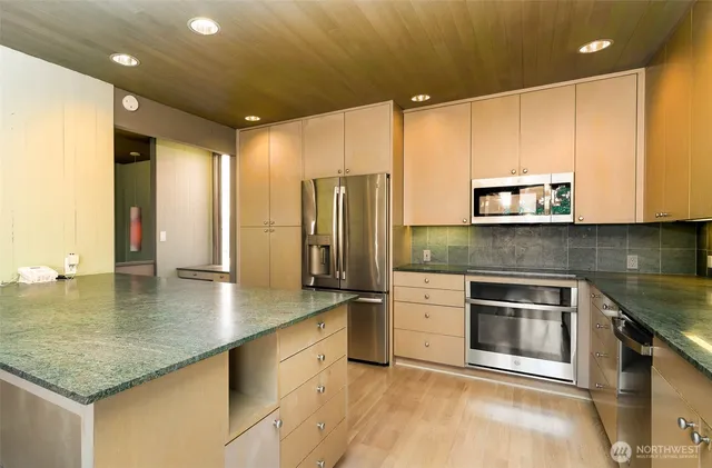 $5,500 | 2343 Northwest 94th Street, Seattle, WA 98117