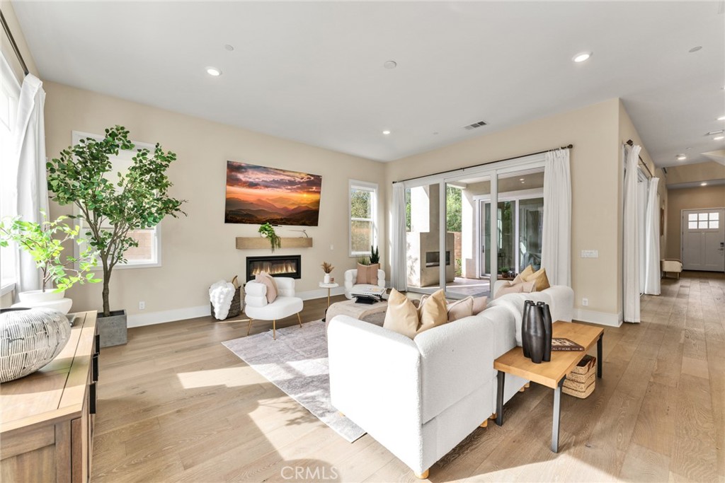 114 Crossover Irvine, CA 92618 - Photo 12 of 51