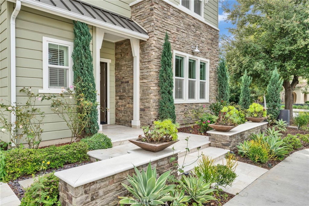 114 Crossover Irvine, CA 92618 - Photo 3 of 51