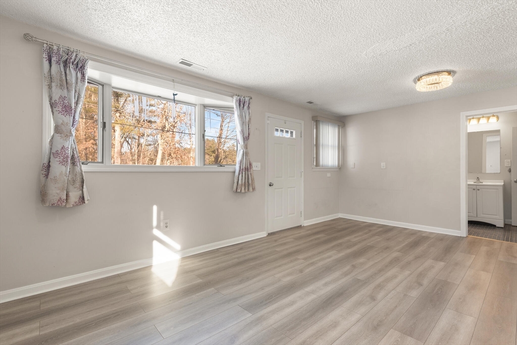 24 Algonquin Road Chelmsford, MA 01824 - Photo 13 of 19