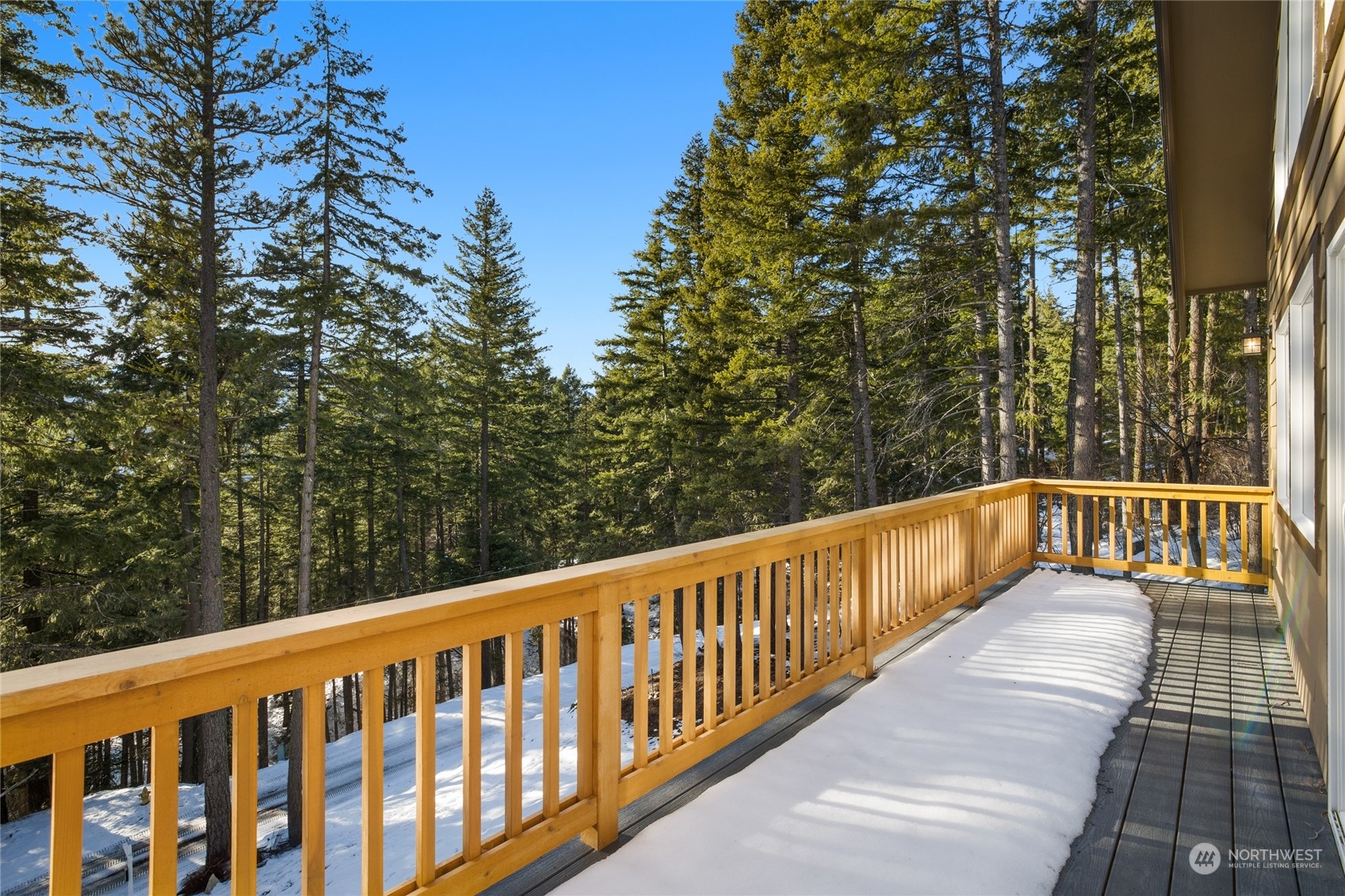1089 Highland Loop Ronald, WA 98940 - Photo 14 of 40 a view of balcony with wooden floor and fence