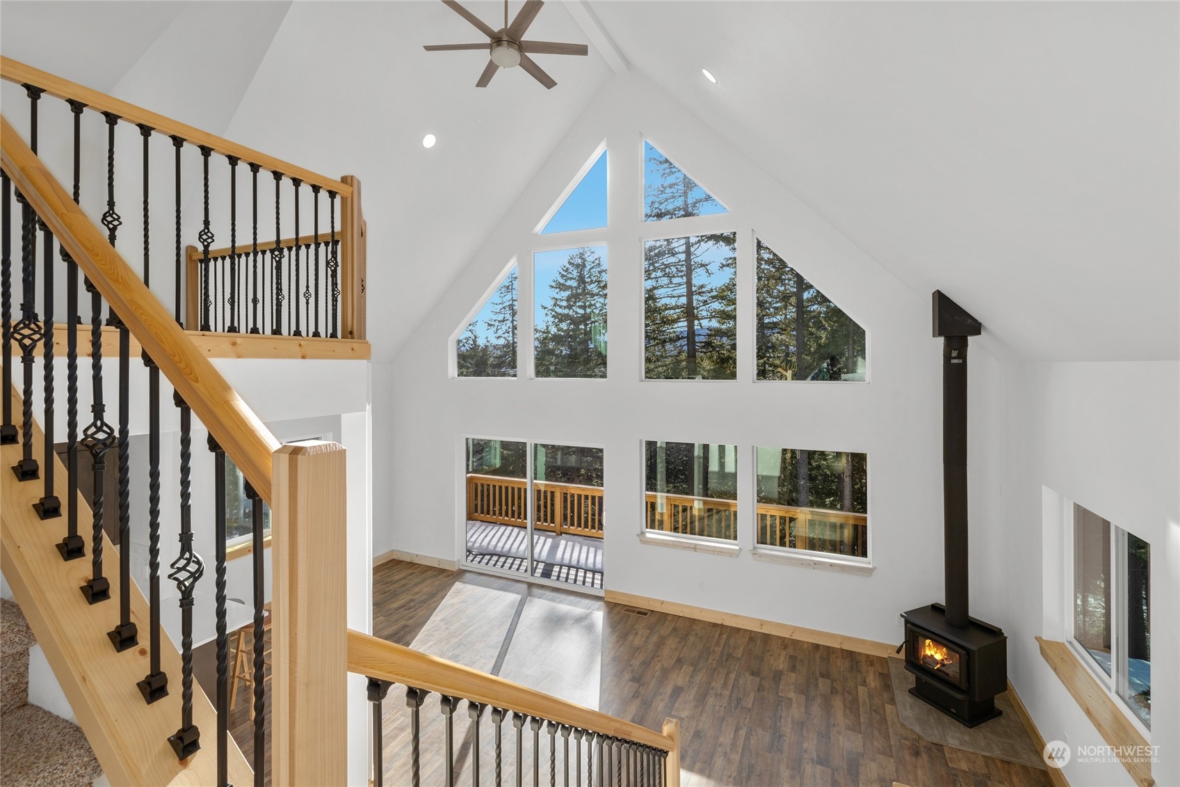 1089 Highland Loop Ronald, WA 98940 - Photo 18 of 40 a view of front door and porch with wooden floor