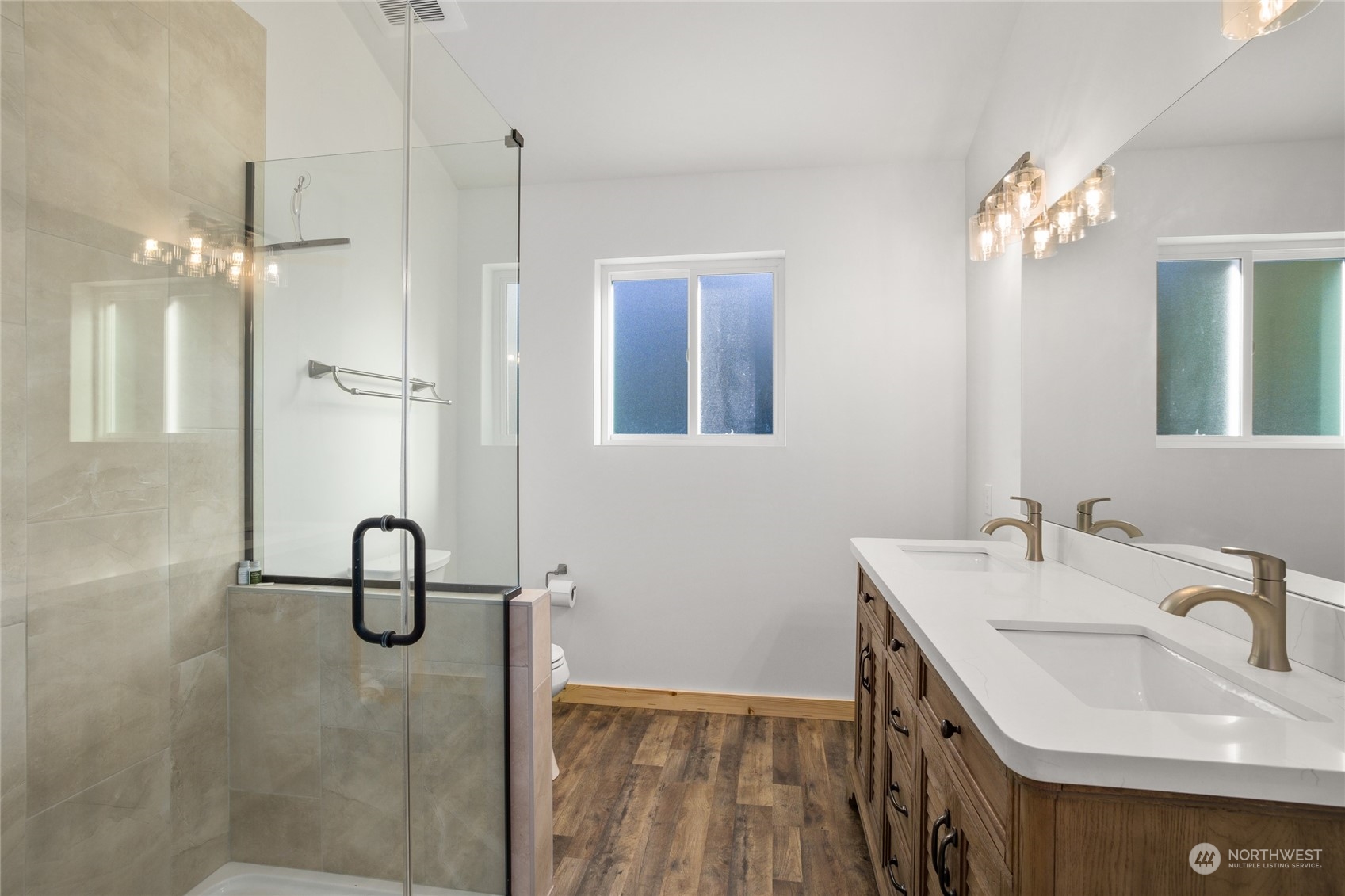 1089 Highland Loop Ronald, WA 98940 - Photo 23 of 40 a bathroom with a sink mirror and a shower