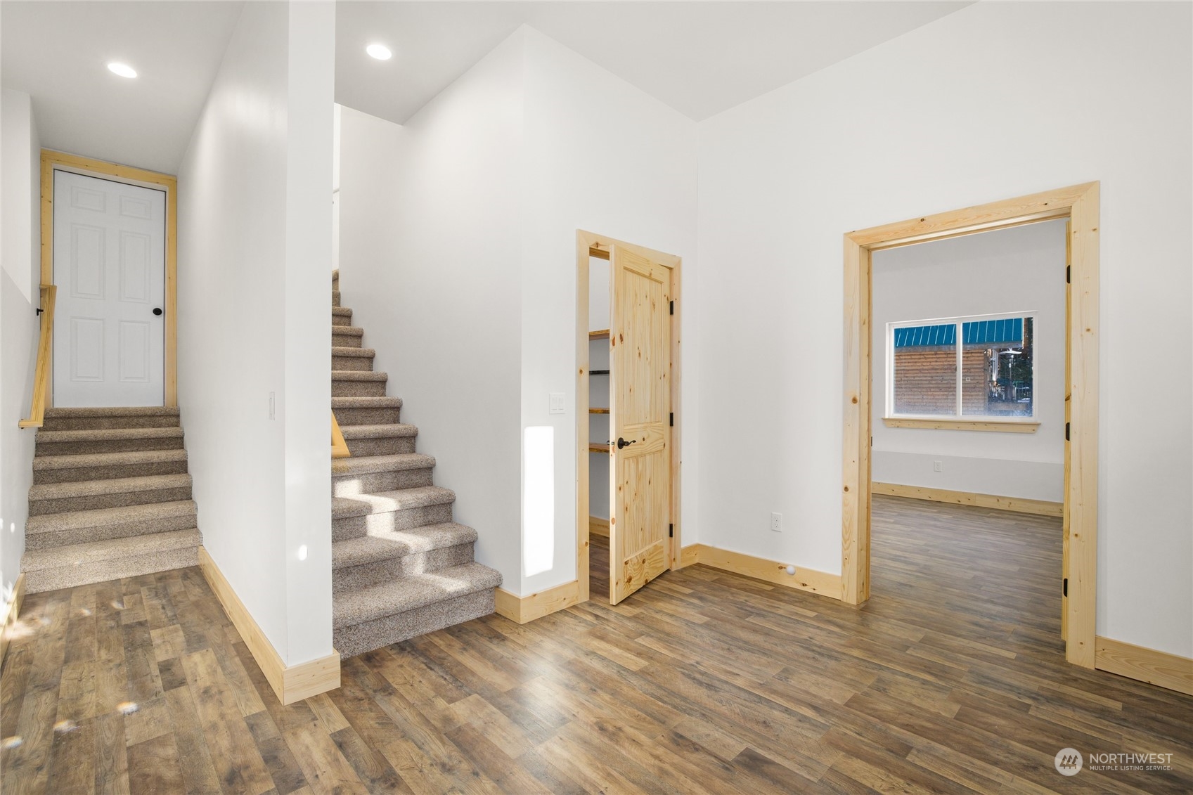 1089 Highland Loop Ronald, WA 98940 - Photo 26 of 40 a view of a hallway with wooden floor and entryway
