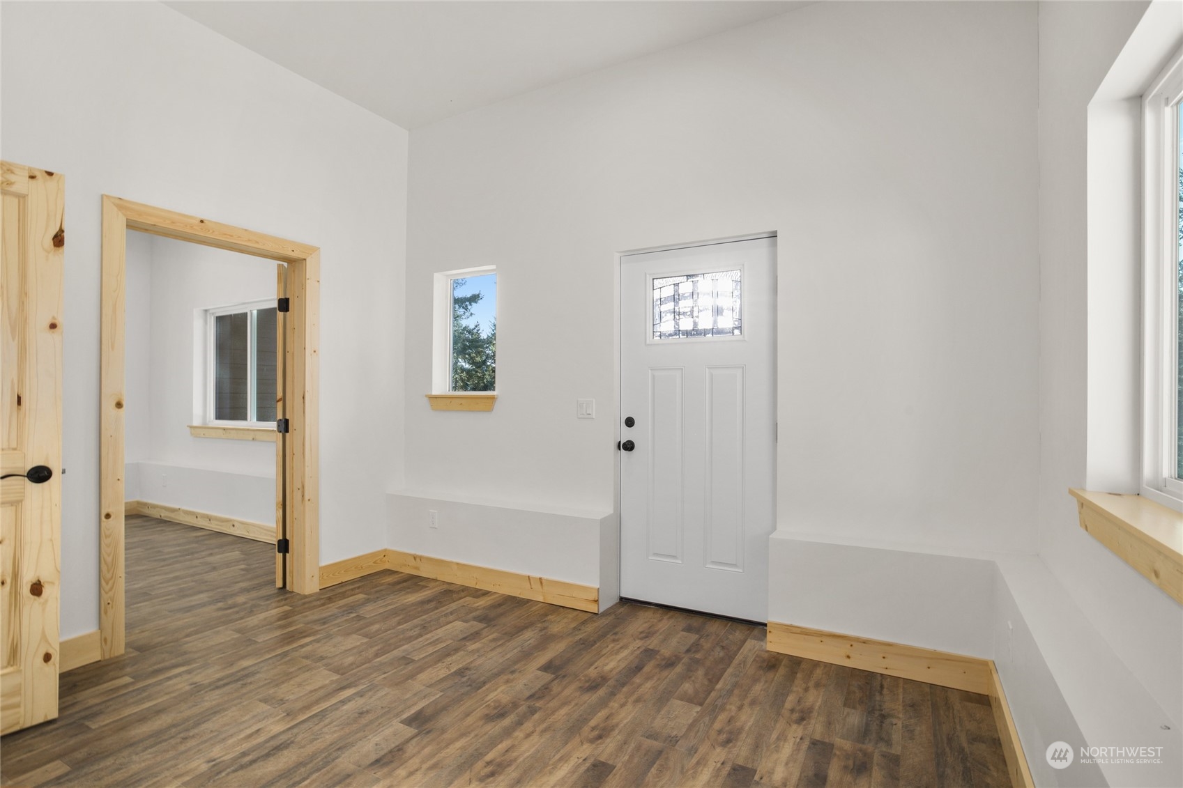 1089 Highland Loop Ronald, WA 98940 - Photo 27 of 40 a view of an empty room with wooden floor and a window