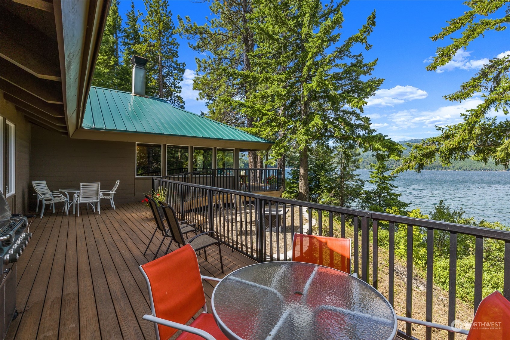 1089 Highland Loop Ronald, WA 98940 - Photo 38 of 40 a balcony with wooden floor table and chairs