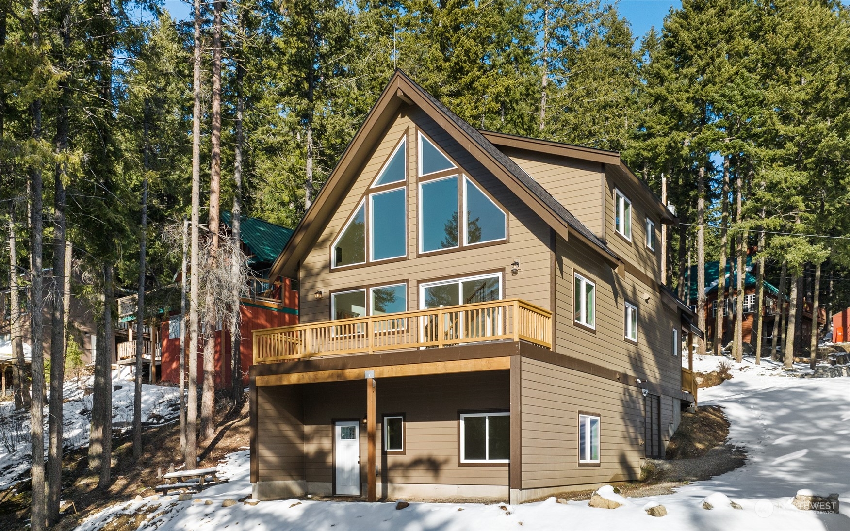 1089 Highland Loop Ronald, WA 98940 - Photo 4 of 40 a front view of a house with a yard