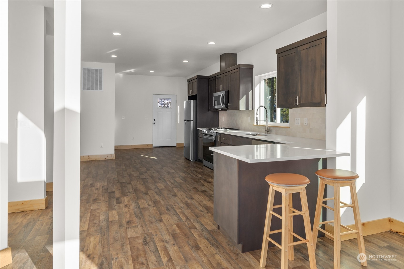 1089 Highland Loop Ronald, WA 98940 - Photo 9 of 40 a large kitchen with granite countertop a sink and a refrigerator