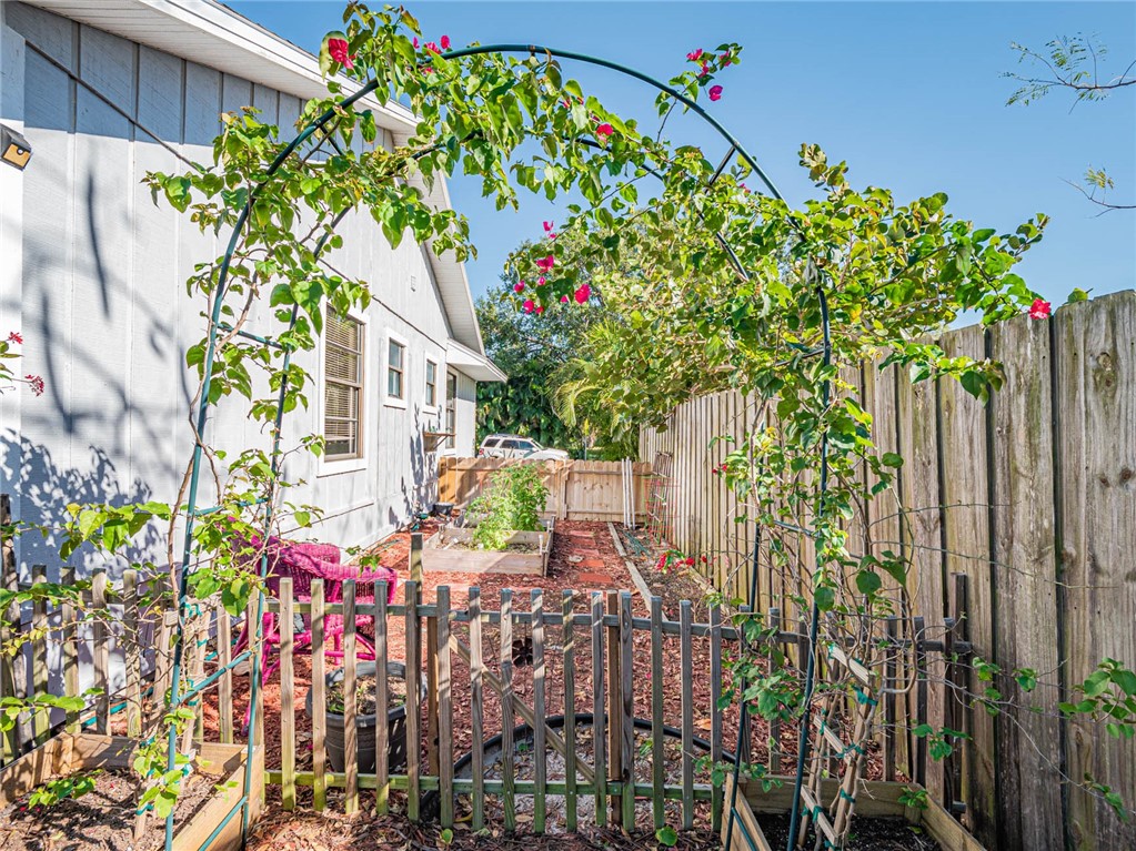 438 Columbus Street Sebastian, FL 32958 - Photo 21 of 32 a picture of flowers