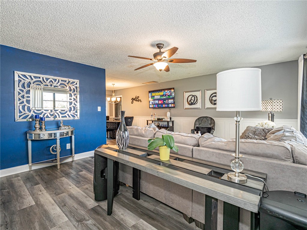 438 Columbus Street Sebastian, FL 32958 - Photo 9 of 32 a living room with furniture