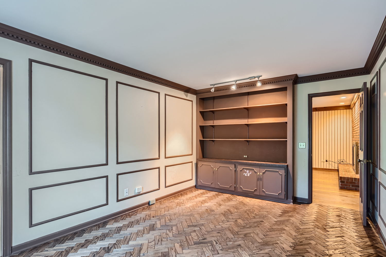 680 Rockefeller Road Lake Forest, IL 60045 - Photo 9 of 40 a view of walk in closet with empty racks