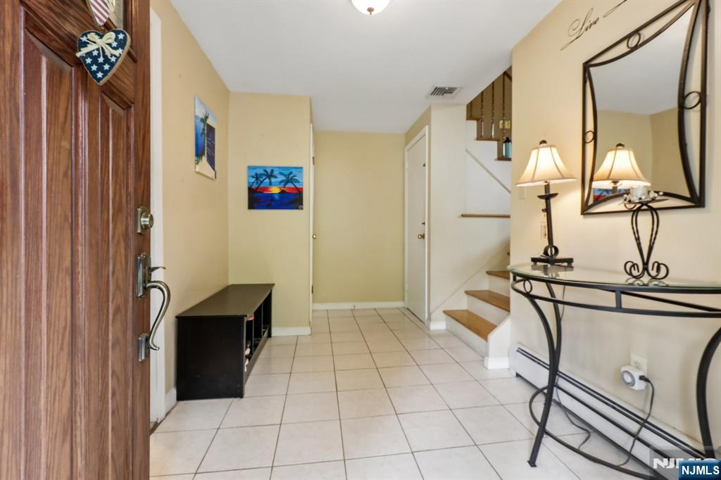 123 Midwood Road Paramus, NJ 07652 - Photo 5 of 46
