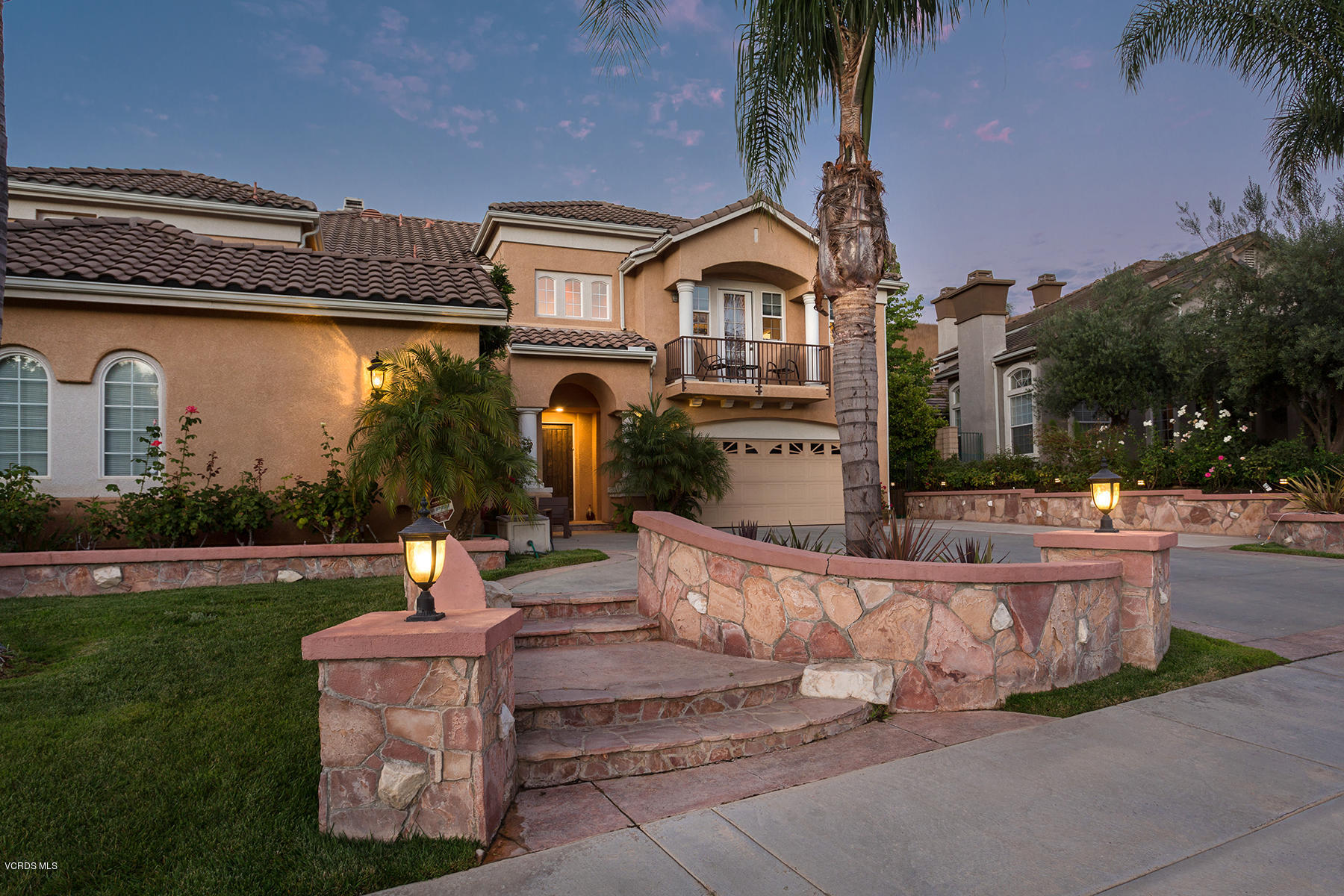 558 Rustic Hills Drive Simi Valley, CA 93065 - Photo 4 of 50 a front view of a house with garden