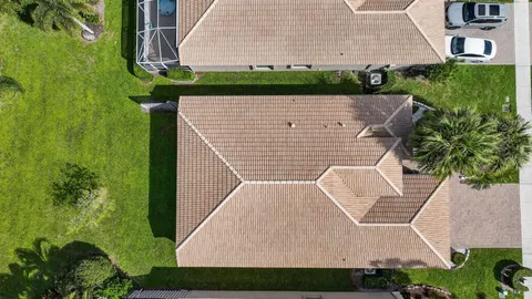 a view of house with yard