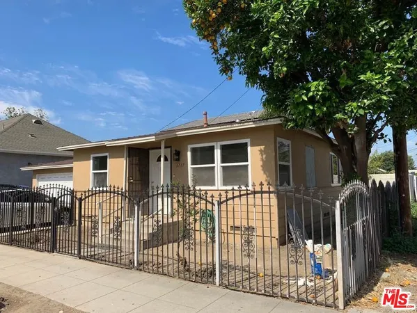 $3,000 | 3717 Raymond Avenue, Los Angeles, CA 90007