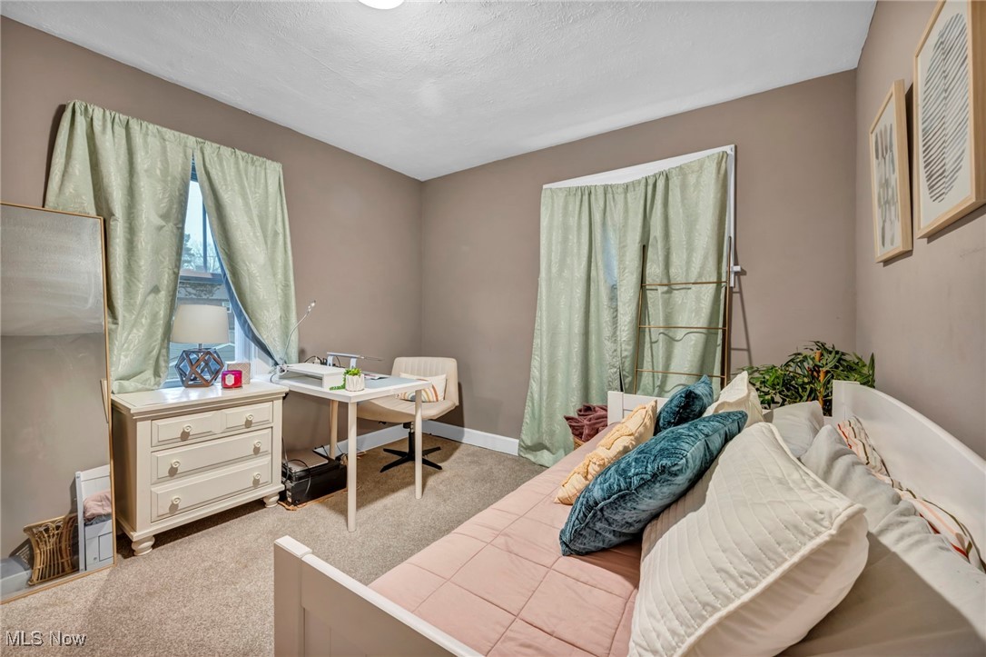 955 Cambridge Road Cleveland, OH 44121 - Photo 20 of 30