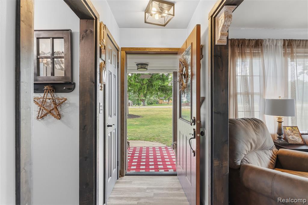 8403 Miller Road Swartz Creek, MI 48473 - Photo 7 of 37