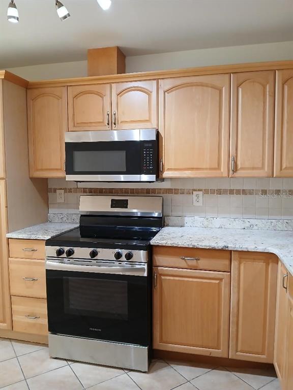 5787 Summerside Lane, Unit 4B Sarasota, FL 34231 - Photo 8 of 21 a stove top oven sitting inside of a kitchen