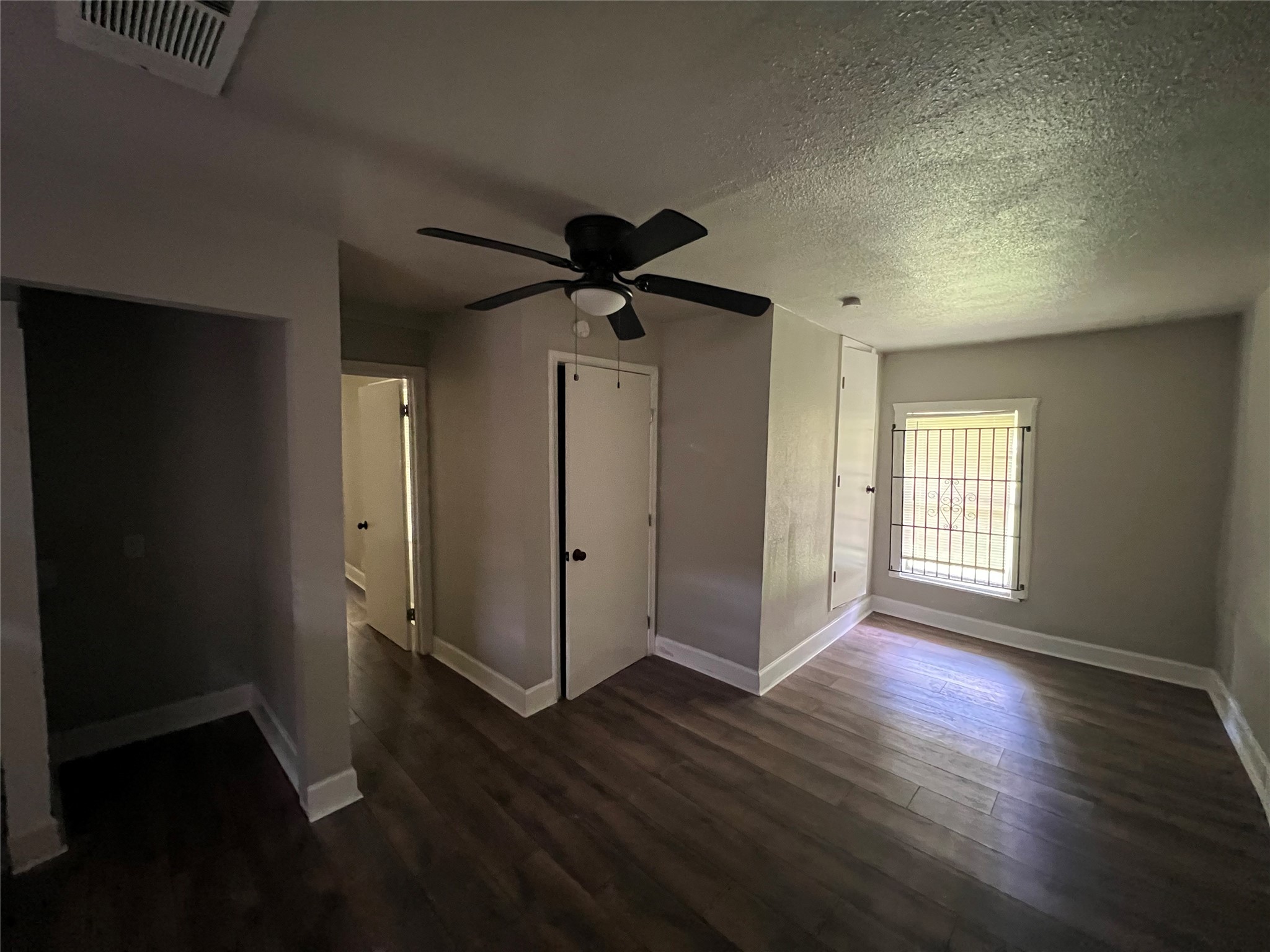 5034 Rapido Road Houston, TX 77033 - Photo 6 of 10 Gallery Image 6