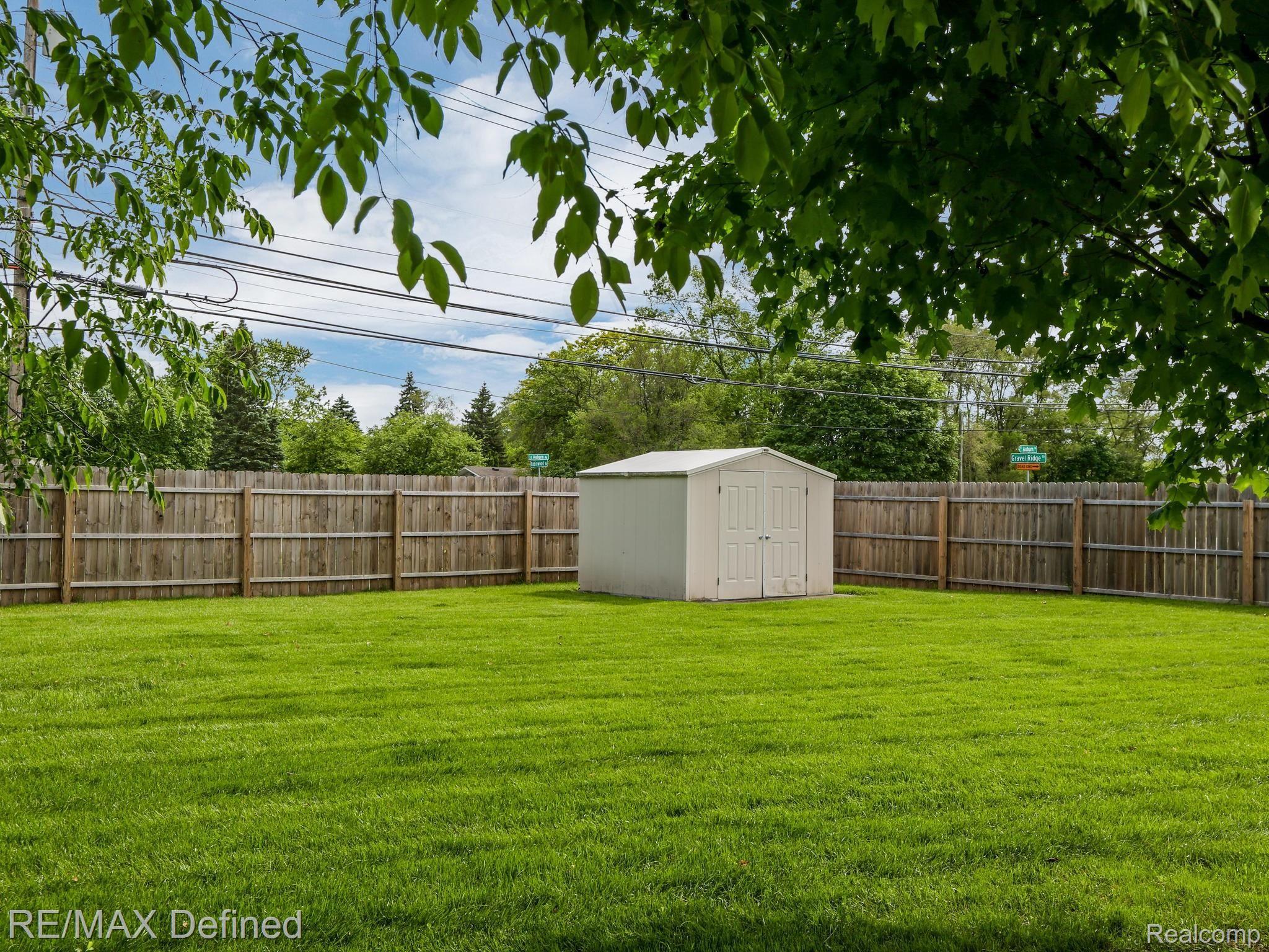 2989 Gravel Ridge Drive Rochester, MI 48307 - Photo 27 of 31 2989 Gravel Ridge Dr Rochester-009-019-2989 Gravel Ridge Drive-MLS_Size.jpg