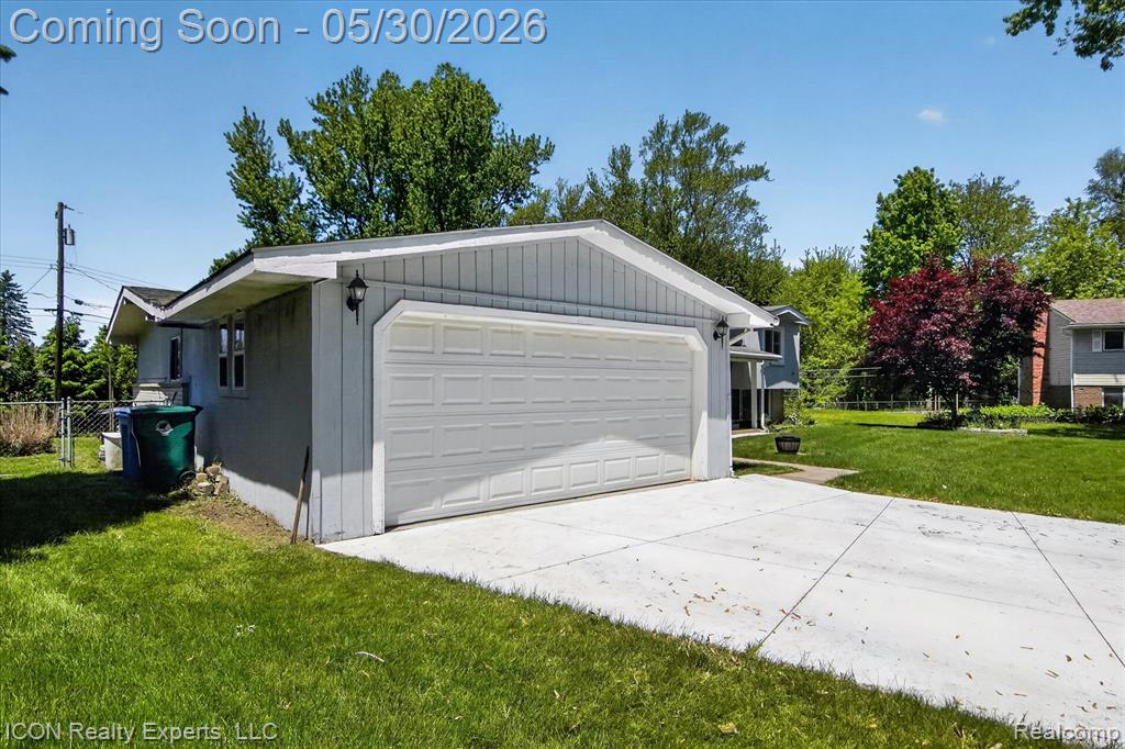 1869 Middle Trail Road Walled Lake, MI 48390 - Photo 2 of 46