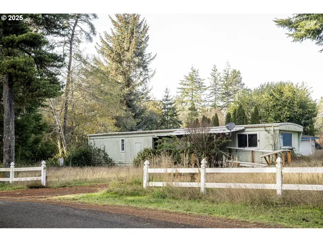 a view of a small yard