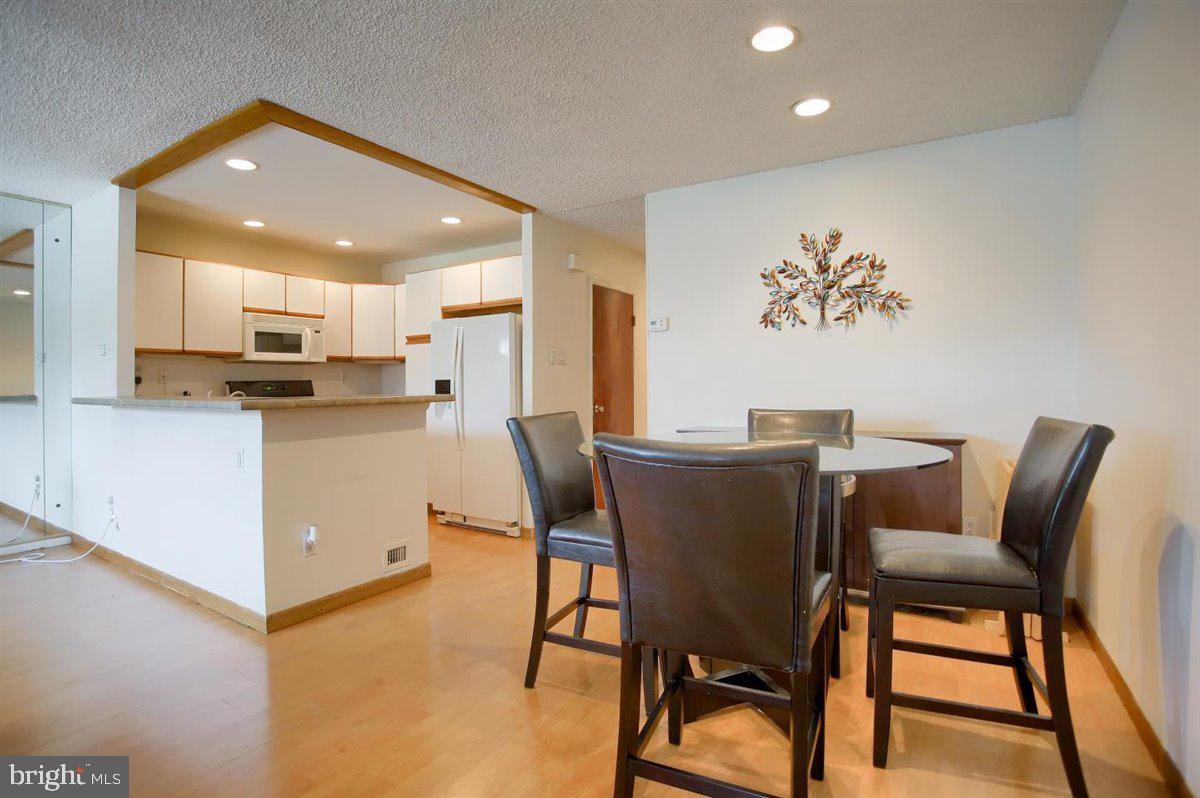 10823 Heflin Road Philadelphia, PA 19154 - Photo 2 of 27 Gallery Image 2