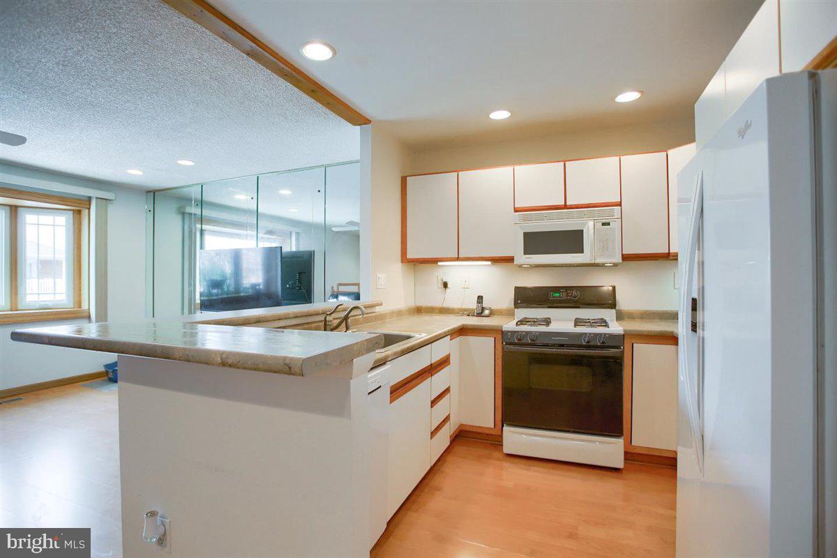 10823 Heflin Road Philadelphia, PA 19154 - Photo 5 of 27 Gallery Image 5