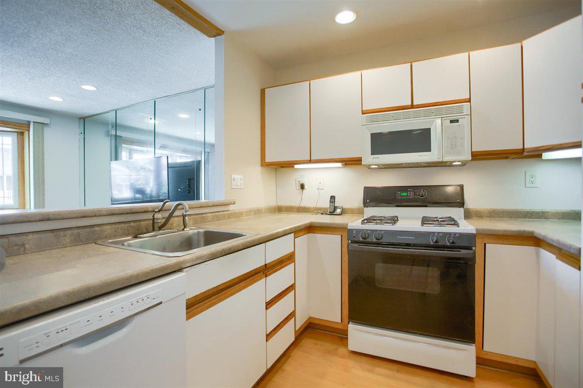 10823 Heflin Road Philadelphia, PA 19154 - Photo 7 of 27 Gallery Image 7