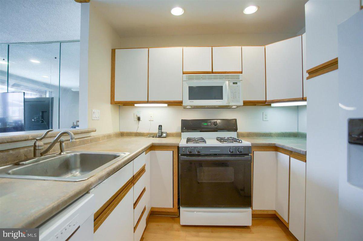 10823 Heflin Road Philadelphia, PA 19154 - Photo 8 of 27 Gallery Image 8