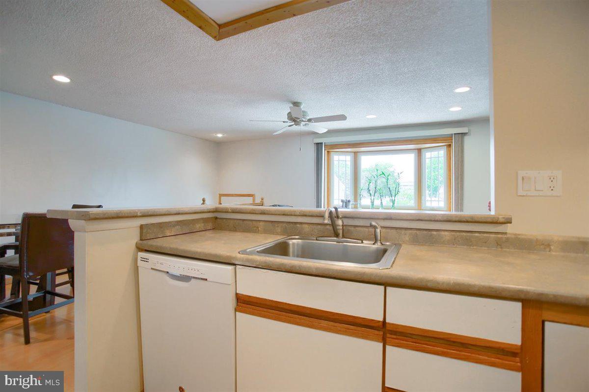 10823 Heflin Road Philadelphia, PA 19154 - Photo 9 of 27 Gallery Image 9