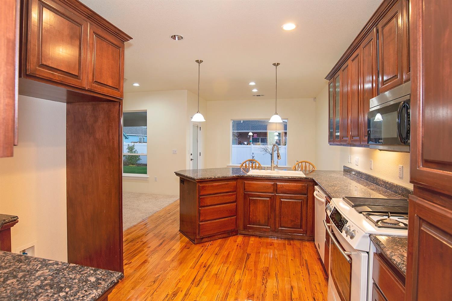 2588 Rabun Way Central Point, OR 97502 - Photo 5 of 19 Additional Photo