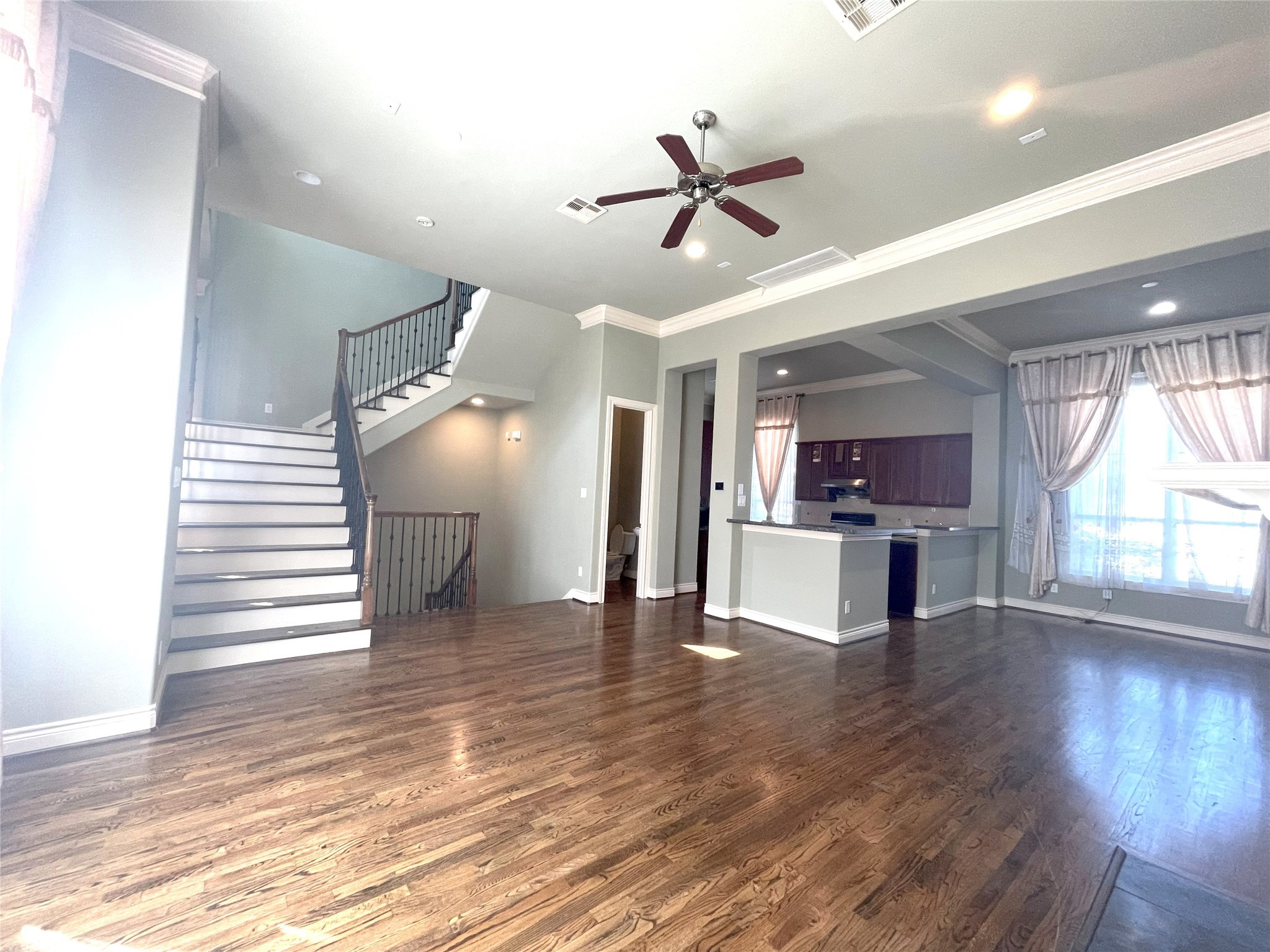 3138 Pemberton Walk Houston, TX 77025 - Photo 19 of 27 a view of a living room