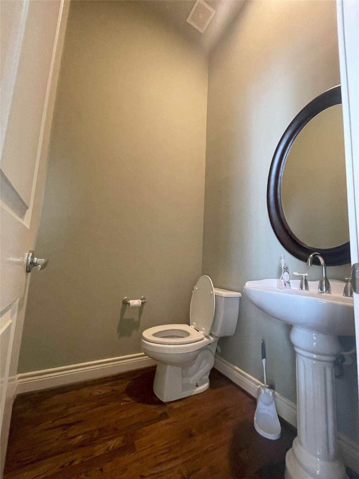 3138 Pemberton Walk Houston, TX 77025 - Photo 10 of 27 a bathroom with a toilet sink and mirror