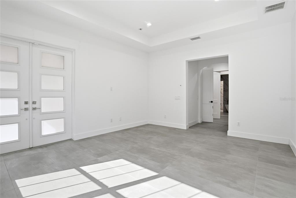 16728 Bearle Road Orlando, FL 32828 - Photo 38 of 72 an empty room with windows and closet