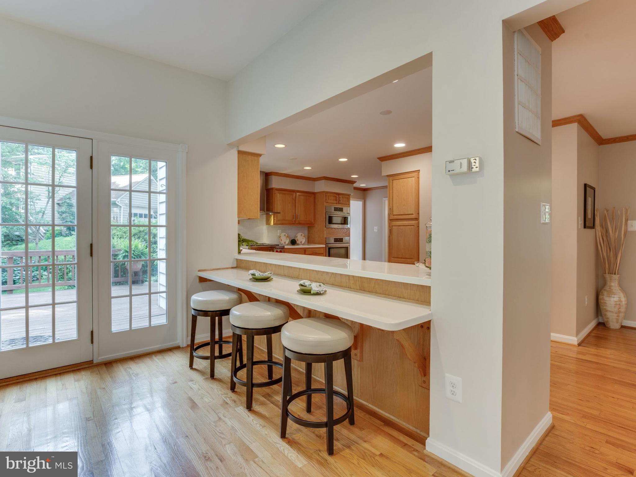 11728 Quay Road Oakton, VA 22124 - Photo 7 of 30 Kitchen Breakfast Bar