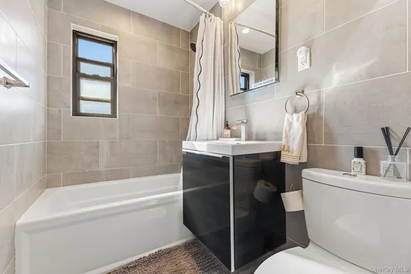 $378,000 | 220-76 75th Avenue, Unit 180A2 | Oakland Gardens