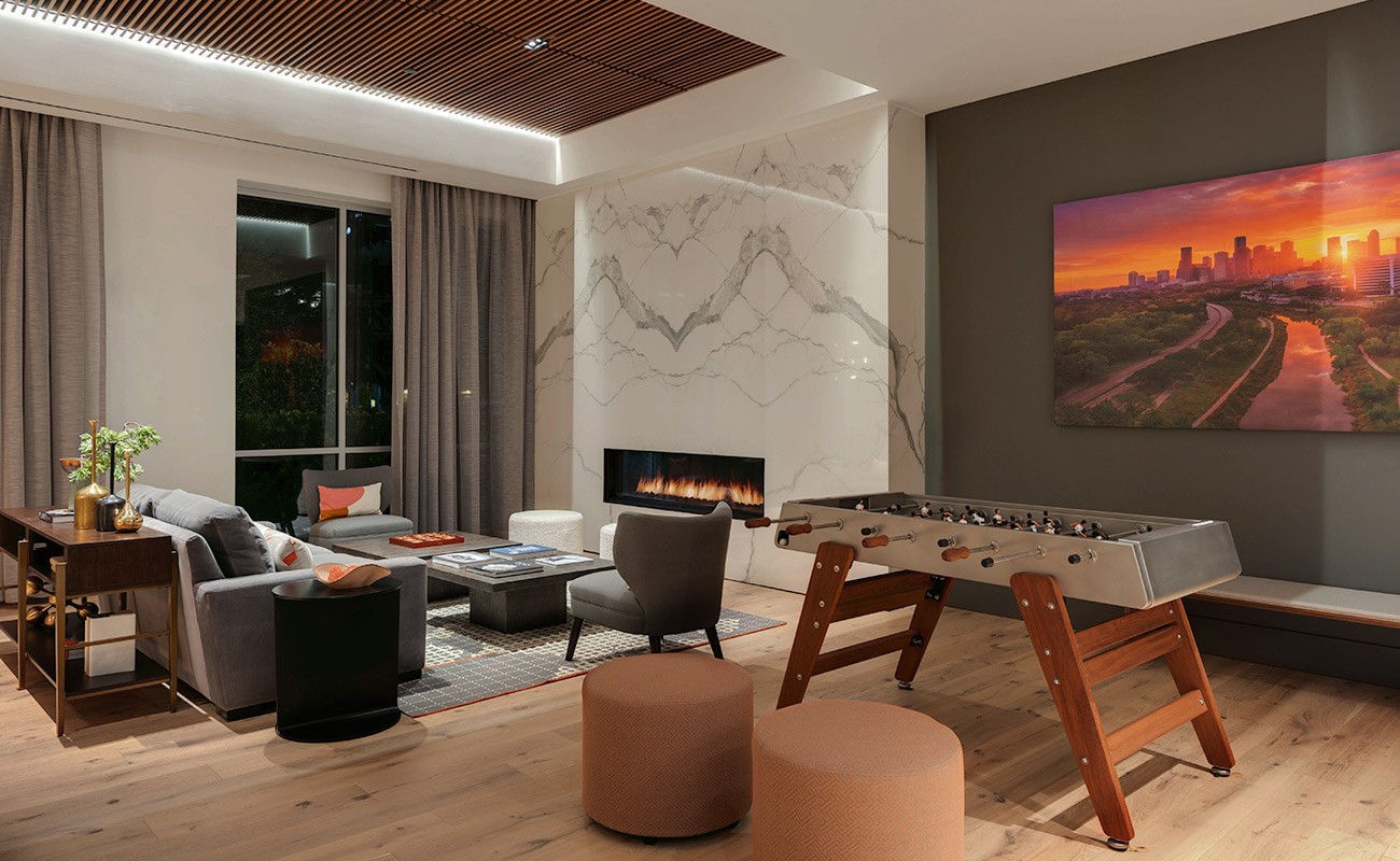 160 Birdsall Street, Unit 1121 Houston, TX 77007 - Photo 21 of 26 a work room with furniture a flat screen tv and a floor to ceiling window