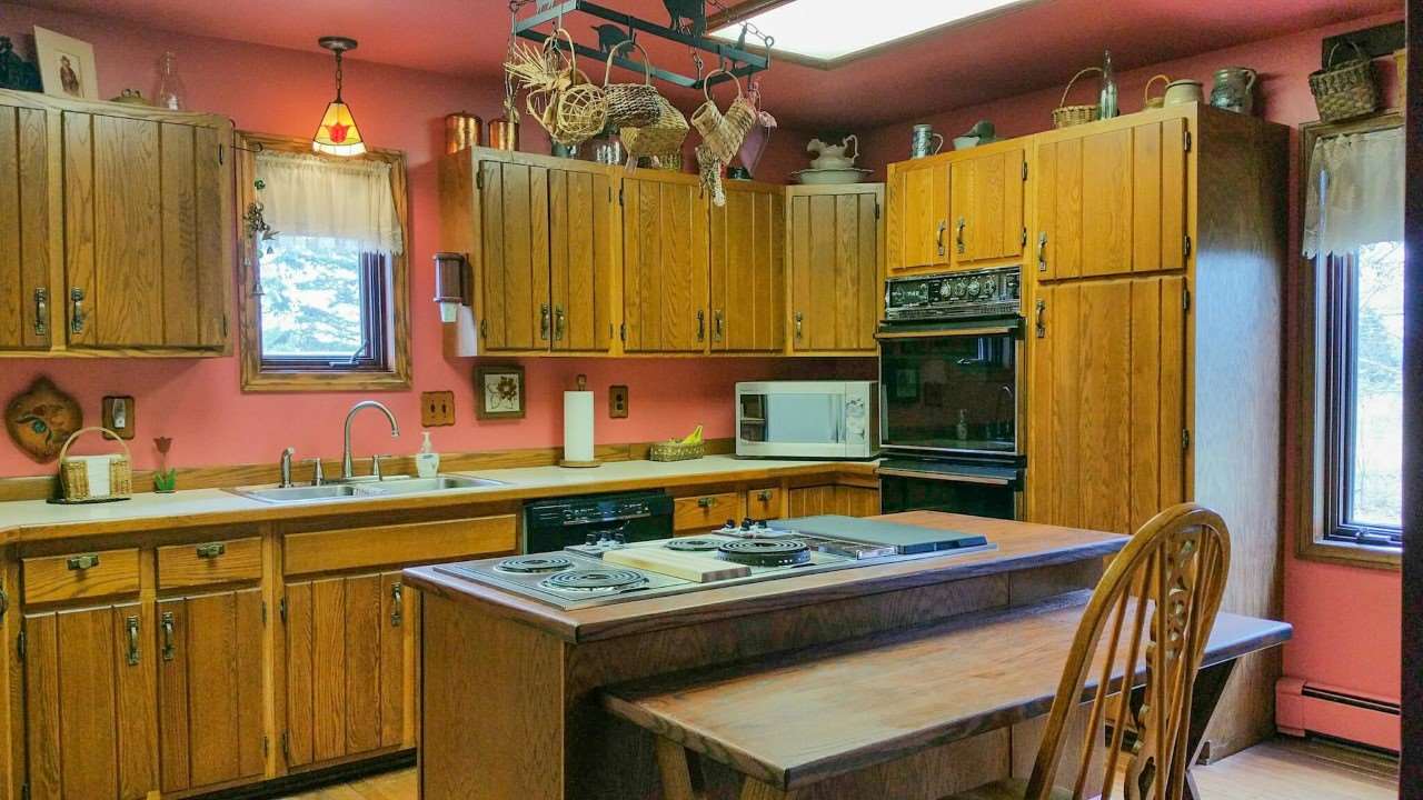 8123 Perry Road Grand Blanc, MI 48439 - Photo 11 of 27 kitchen with eat in area