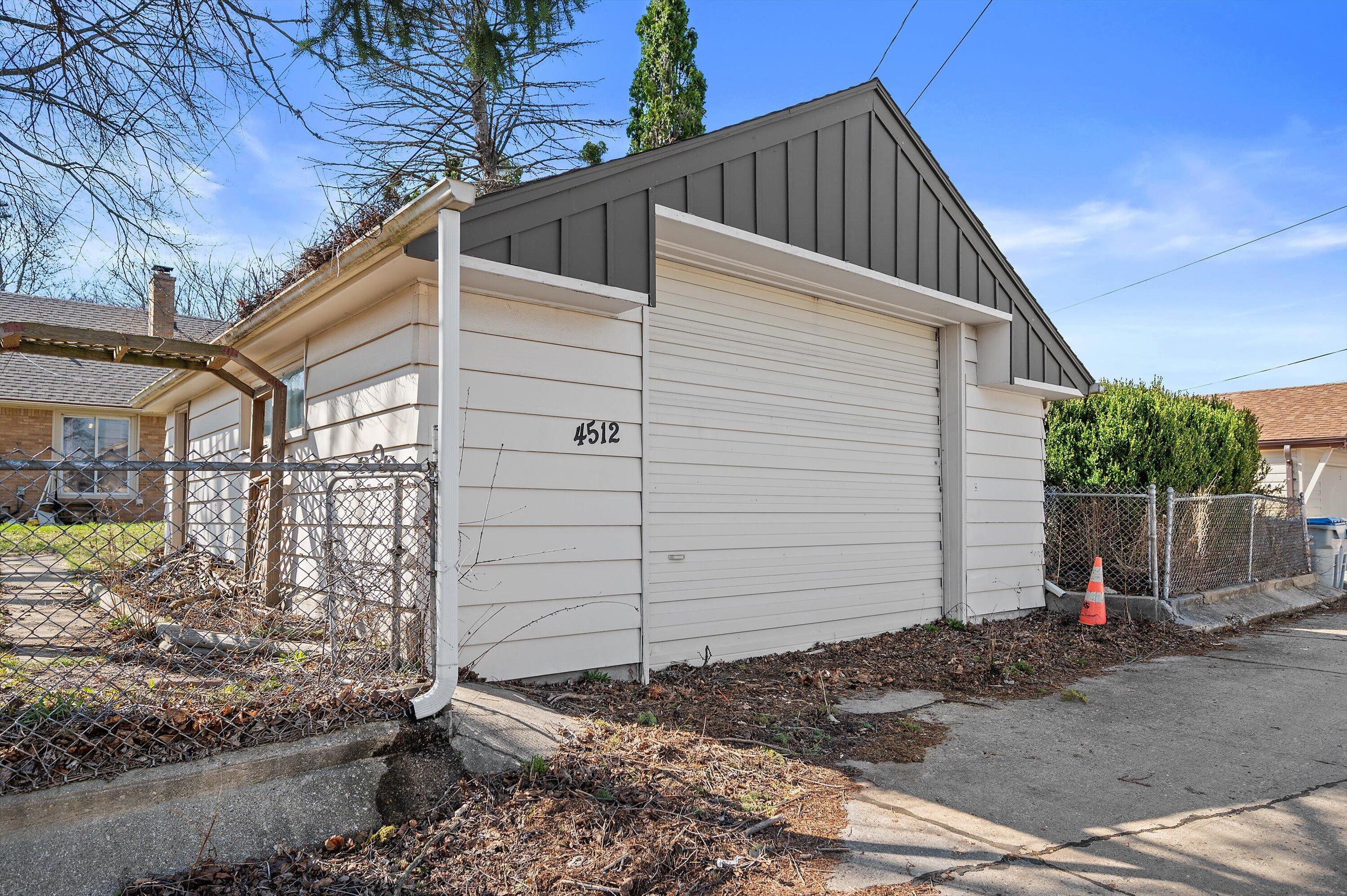 4512 North 71st Street Milwaukee, WI 53218 - Photo 3 of 21 Detached garage