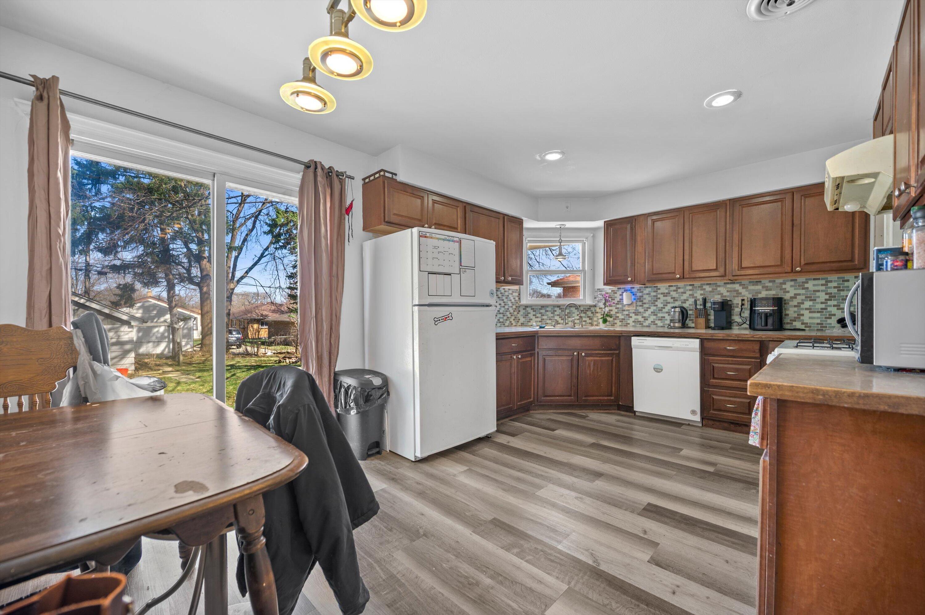 4512 North 71st Street Milwaukee, WI 53218 - Photo 4 of 21 Large eat in kitchen