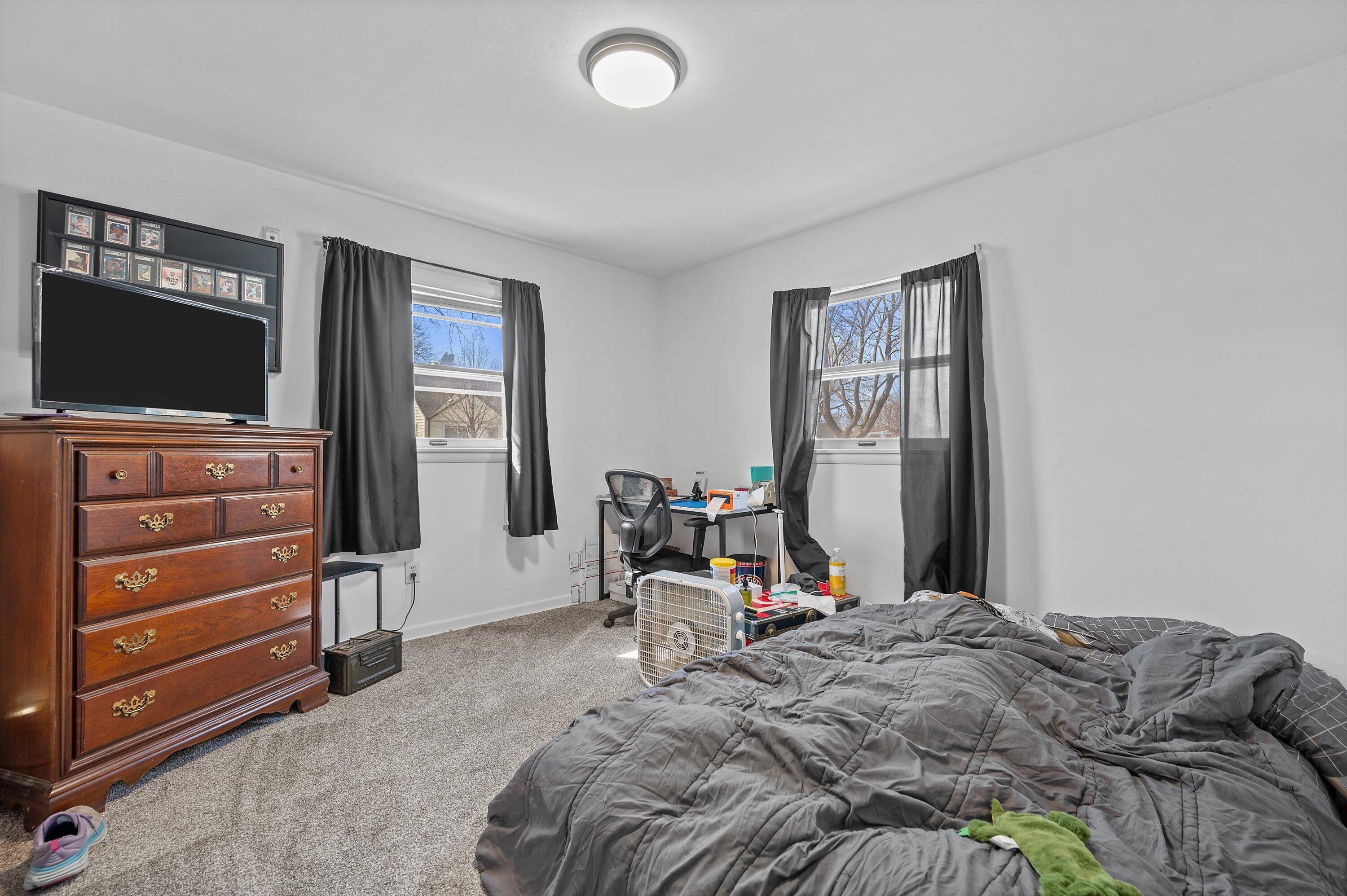 4512 North 71st Street Milwaukee, WI 53218 - Photo 6 of 21 Primary bedroom