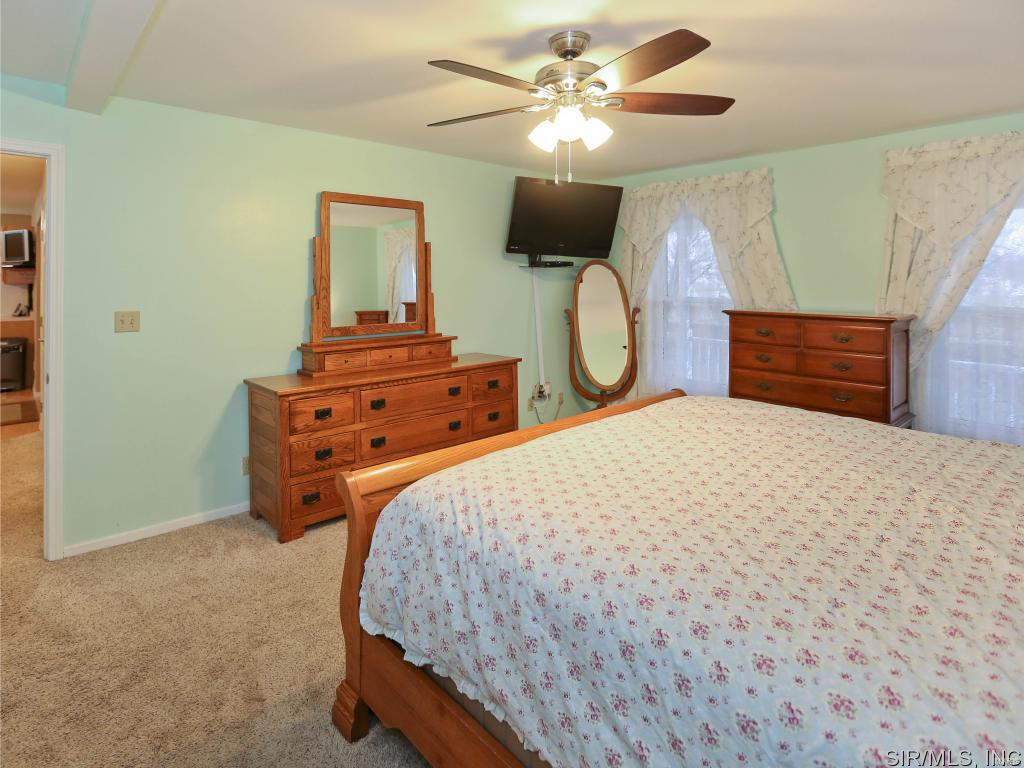 3325 Sand Road Edwardsville, IL 62025 - Photo 14 of 36