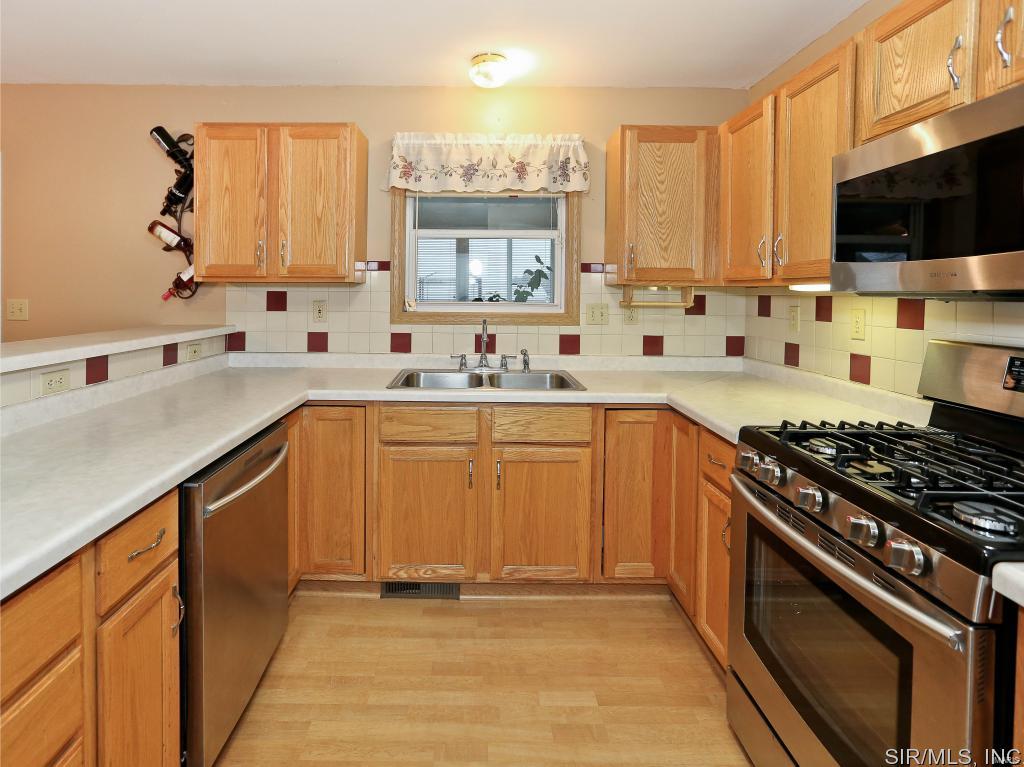 3325 Sand Road Edwardsville, IL 62025 - Photo 8 of 36